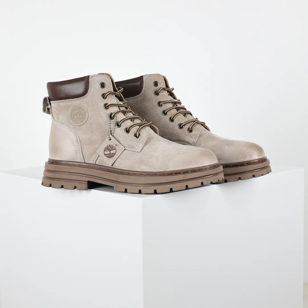 Copy price 💰620 Core recommendation Good price 🚀Timberland Timberland outdoor high-top casual rhubarb boots series #Guangdong Dachang quality Original box original packaging #25ss new style Fashion and trend matching The fabric is made of Italian 🇮🇹 top frosted fine-grained cowhide with anti-odor and anti-corrosion genuine leather latex insoles. The outsole and hardware are all made from OEM raw materials. They are the same as the original Goodyear never-opening process. Good products do not kill pigs. The quality of the first order is strictly controlled. Exclusively released on the entire network. The quality is beyond doubt. The whole set of official website unified packaging gives you a perfect wearing experience. The quality is exquisite and durable. A must-have for sportsmen. Specially designed to prevent handsomeness. High-quality and first-class foot feel. This winter, it is specially used for cold protection and outdoor use. Daily casual matching. Size: 39 40 41 42 43 44 (leather shoe size)